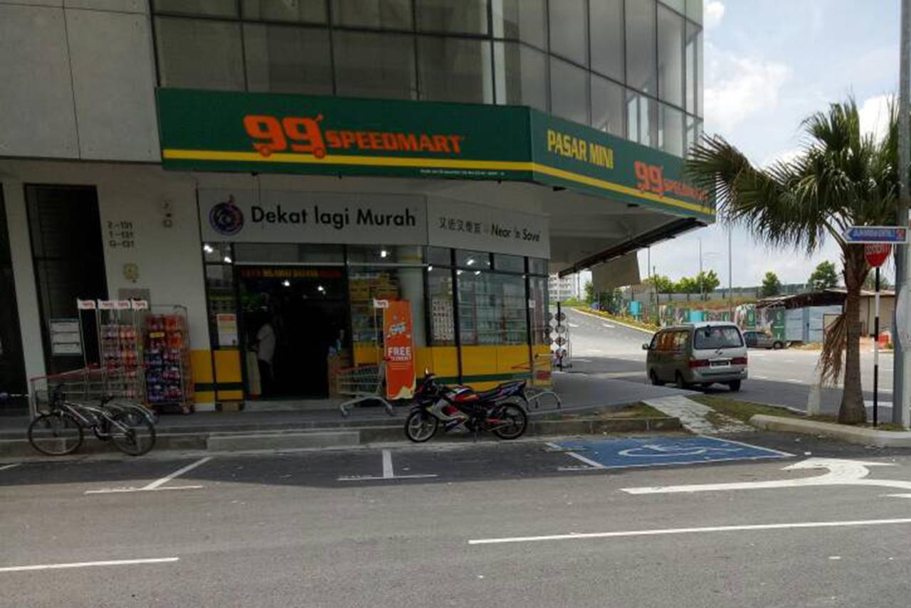 Hotel Zamburger Kota Warisan 雪邦 外观 照片